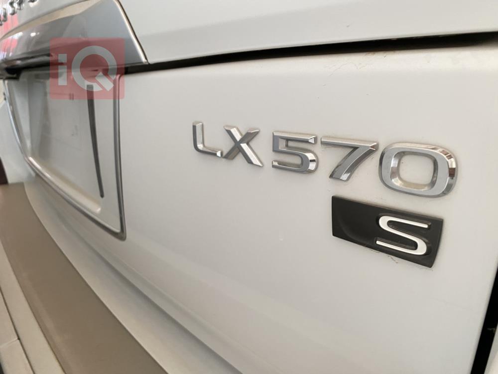 لكزس LX